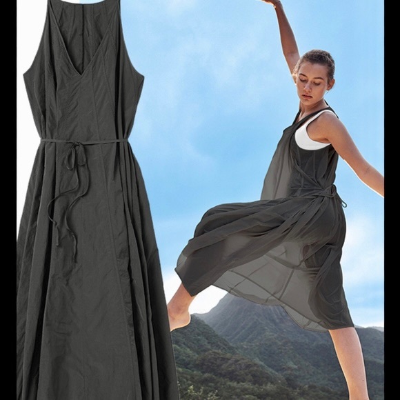 NWT. Athleta parachute dress. Size small. - Picture 1 of 3